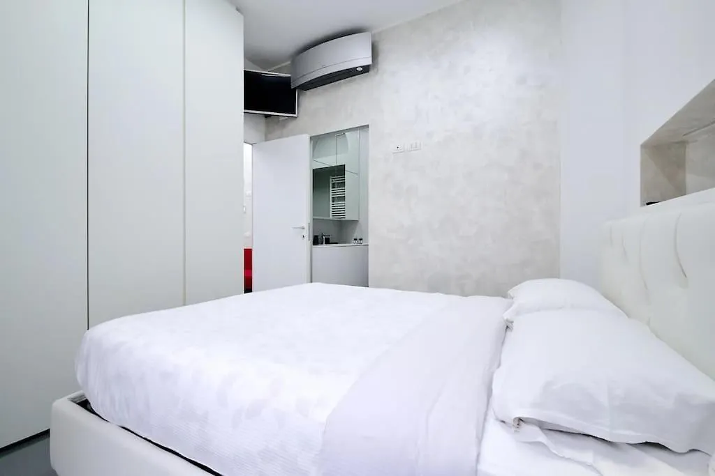 Suite Milano-Hosted By Sweetstay 0*, Milaan Italië